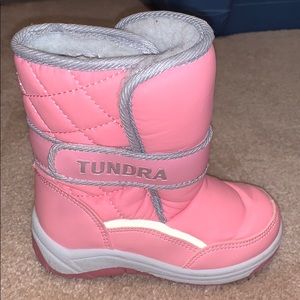 Tundra toddler snow boots.  Size 8.